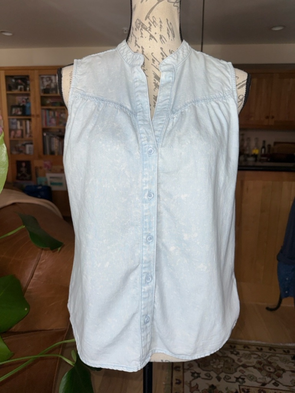 Women’s, Cloth & Stone, Light Blue Washed,  Button Up Sleeveless Top. Size Small